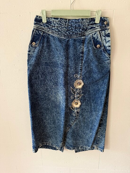 Dresses & Skirts - Vintage 80s Acid Wash Embroidered Floral Front Denim Midi Skirt | Small